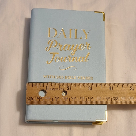Daily Prayers Journal With 365 Bible Verses To Inspire You All Year Long - Picture 10 of 11
